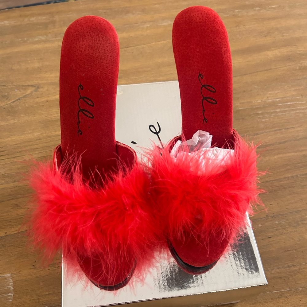 NWT in box Ellie Red Feathered Women's house Shoes
